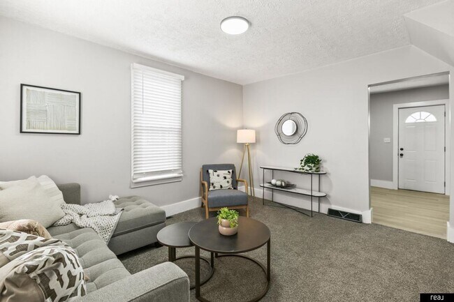 Building Photo - Charming 3-Bedroom Home with Spacious Layout