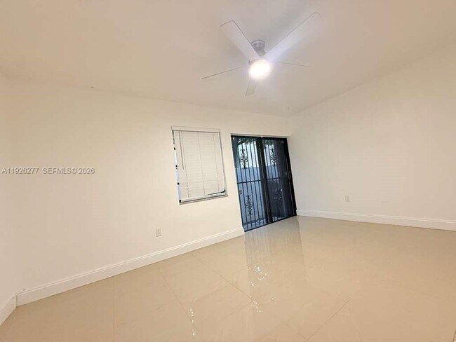 Building Photo - 1990 Brickell Ave