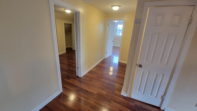 Building Photo - 104 Sherman Ave