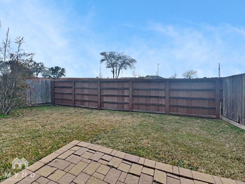 Building Photo - 5343 Summit Hollow Dr