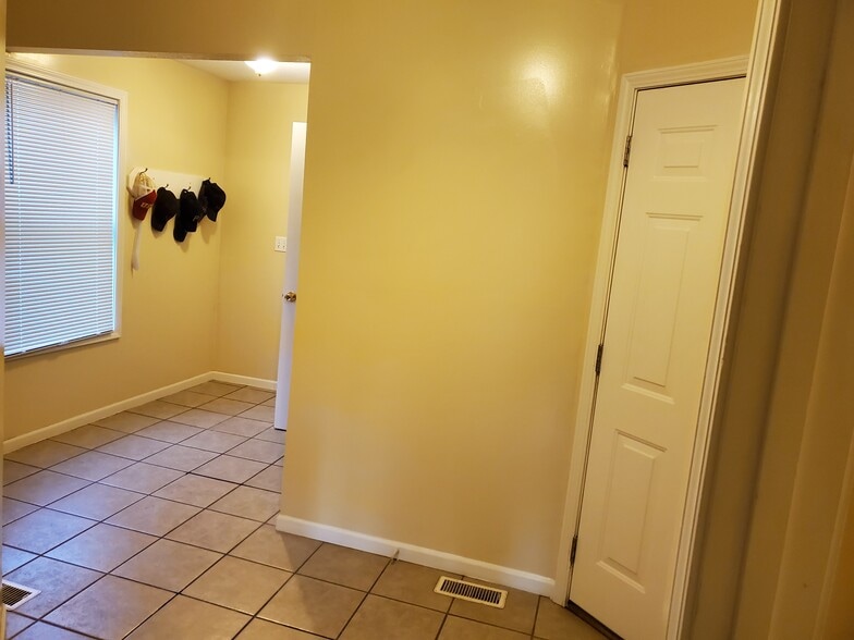 Entryway - 5330 Godas Cir