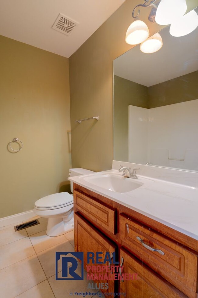 Building Photo - Charming White, GA Home