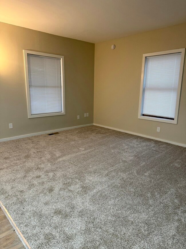 Building Photo - 210 S Eaton St