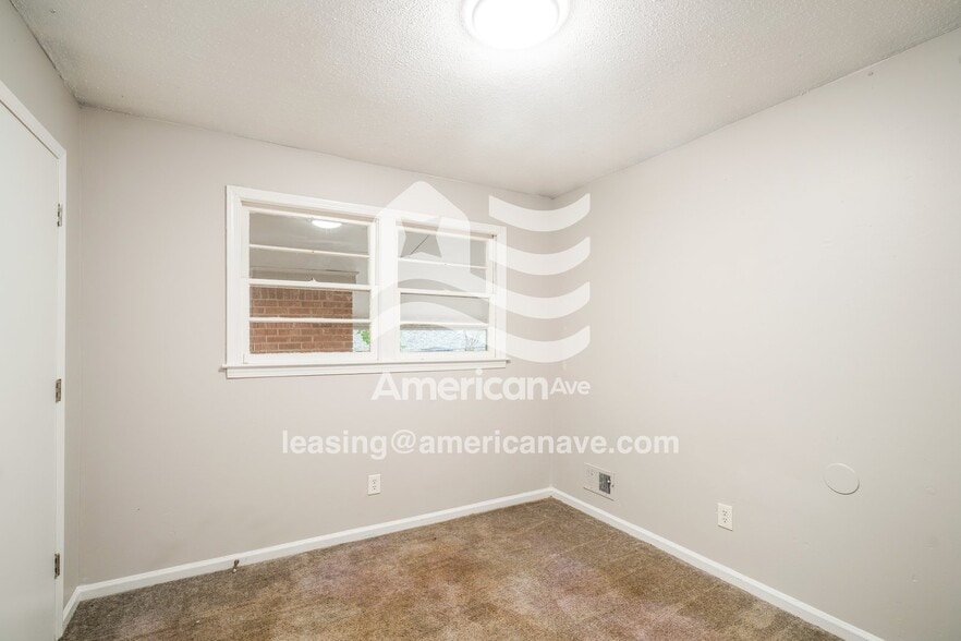 Building Photo - 912 Old Oak Dr