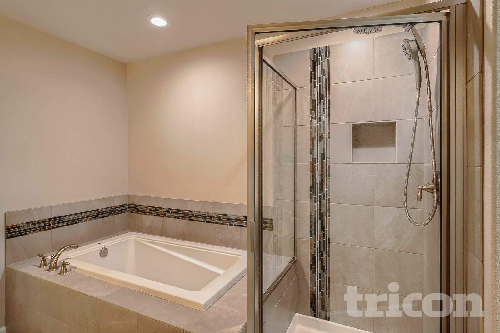 Building Photo - 884 Sigrist Dr E