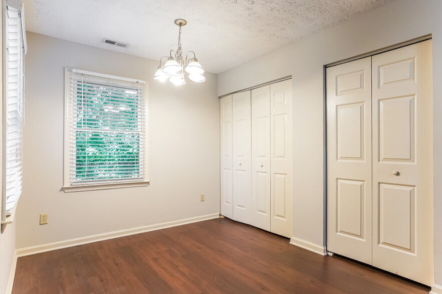 Building Photo - 409 Laurens Way