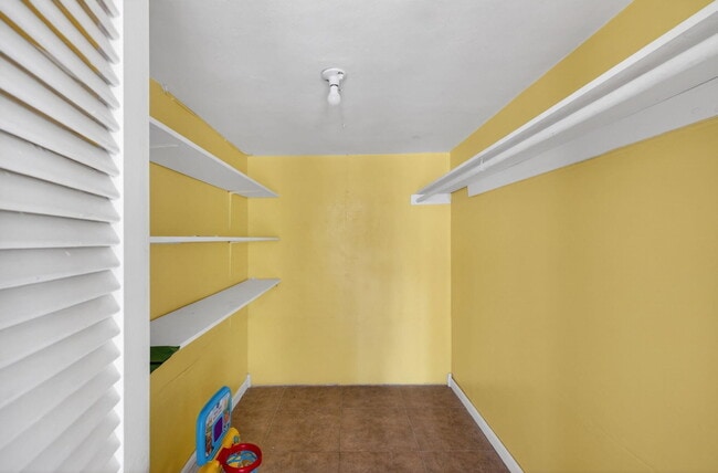 Building Photo - 841 SW 18th Ct
