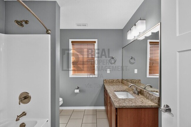 Building Photo - 1651 SW Arlan Dr