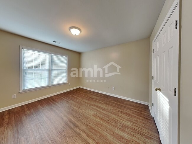 Building Photo - 1302 Hadaway Trail NE