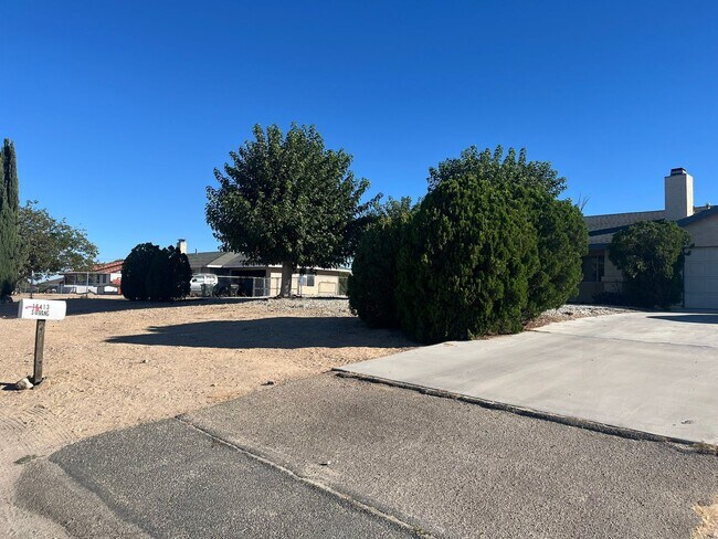 Building Photo - 3 bedroom 2 bathroom Home in the City of Victorville!