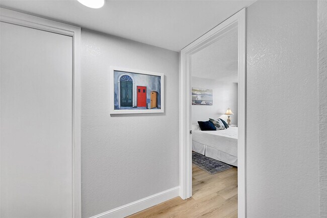 Building Photo - 4020 W Palm Aire Dr