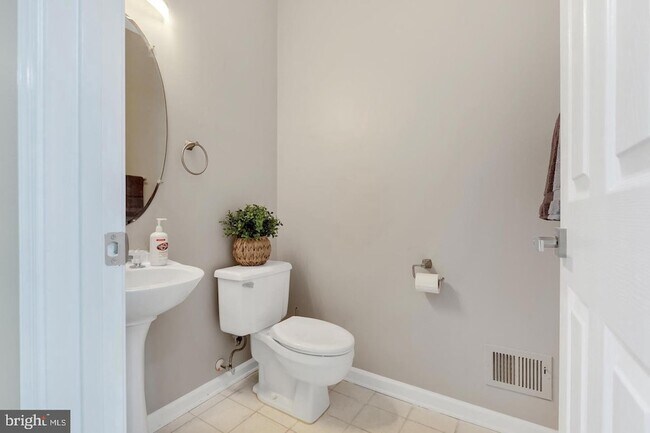 Building Photo - 16131 Parklawn Pl