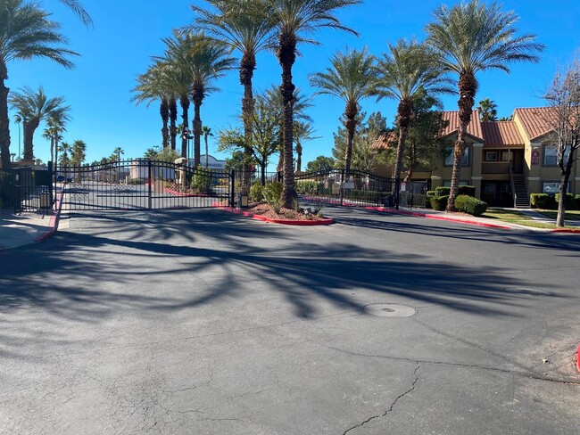Building Photo - Silverado Ranch Condo!