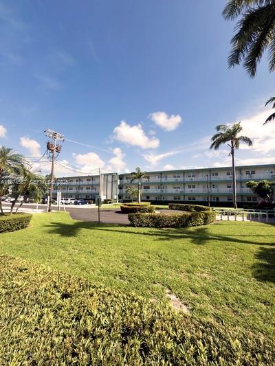 Building Photo - 3923 NE 166th St