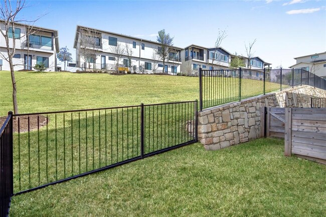 Building Photo - 2050 Lohmans Spur Rd