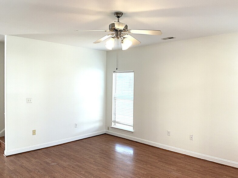 Building Photo - 4412 Sages Ave