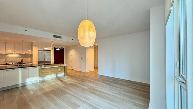 Building Photo - 2BR 2BA @ The BLU in SOMA/South Beach -AMSI