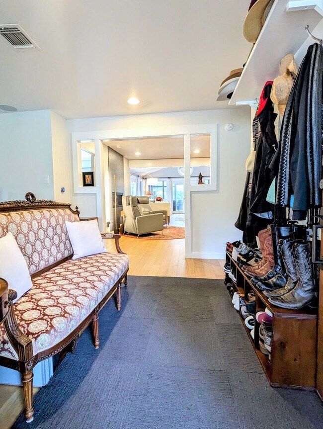 Building Photo - Remodeled Home Next To Zilker Park - 3 BR / 2 BA