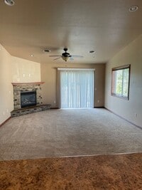 Building Photo - 2 Bedroom, 2 Bathroom Upper Available