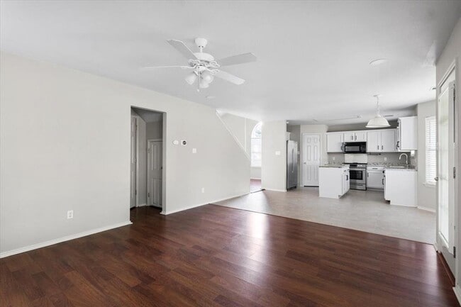 Building Photo - 10525 Hainsworth Park Dr