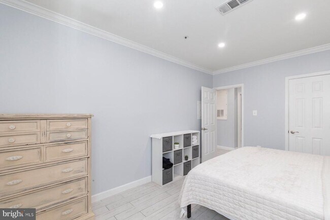 Building Photo - 255 S Pickett St