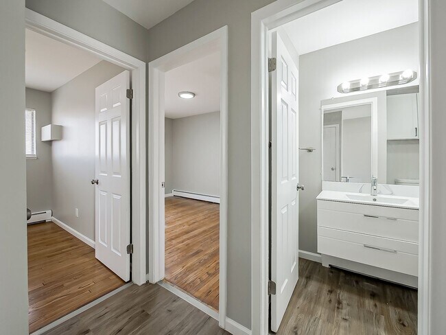 Building Photo - Easy Living in White Lake 2 Bed Home in Great Location