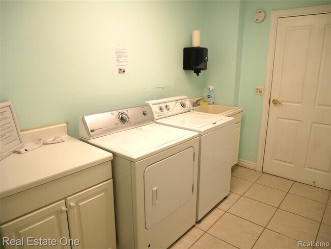 Building Photo - 444 Chester St