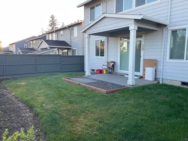 Building Photo - 22405 SW Frst Crk Wy