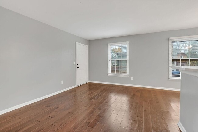 Building Photo - Walkable 2BR/2BA Condo Between Vanderbilt & Belmont + Modern Updates
