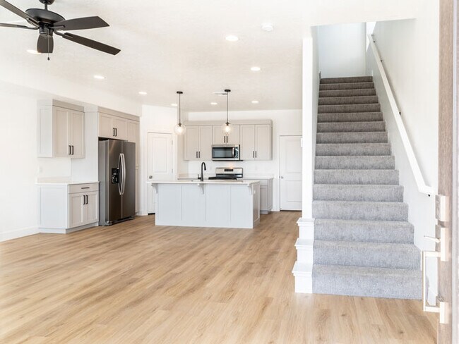 Building Photo - 2636 E Gray Birch Dr