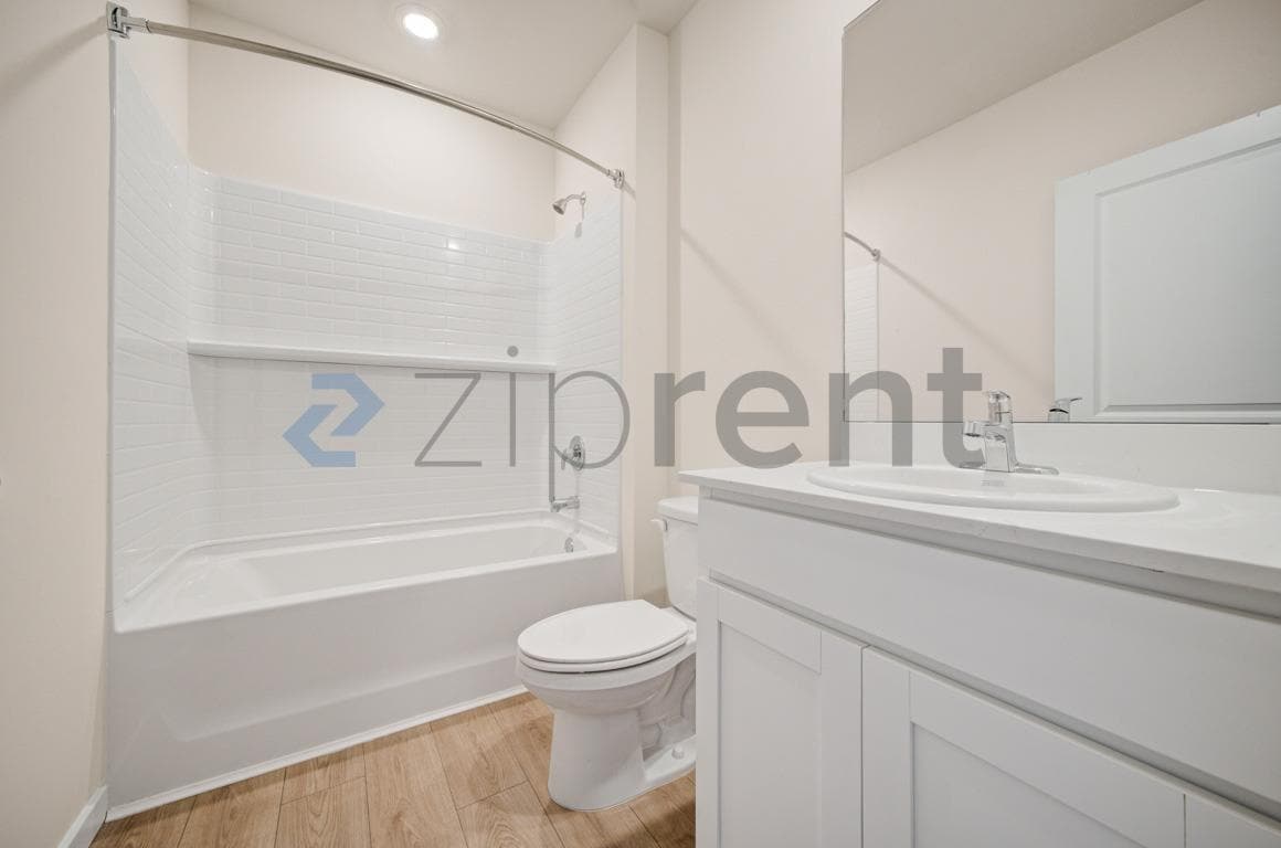 Building Photo - 707 NW 2nd Ln