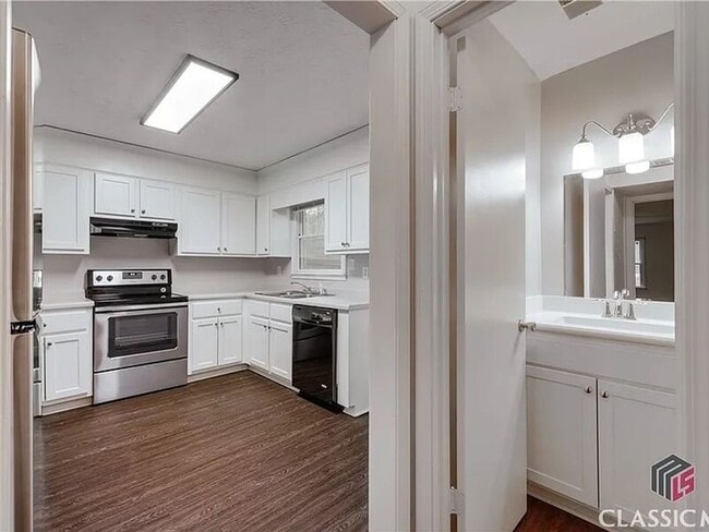 Building Photo - 207 Highland Park Dr
