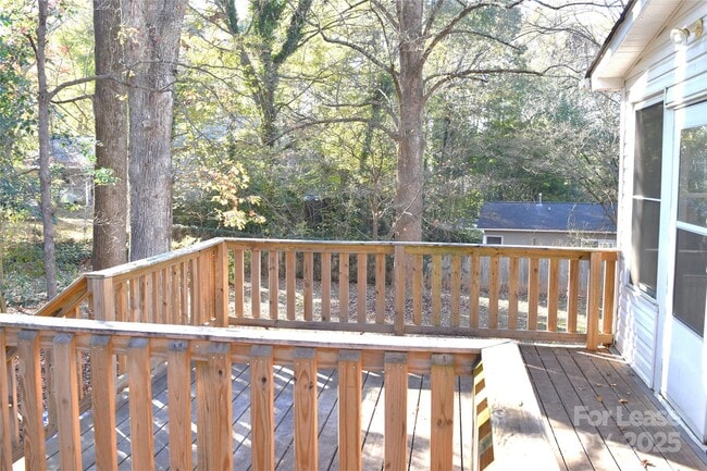 Building Photo - 320 W Stewart Ave