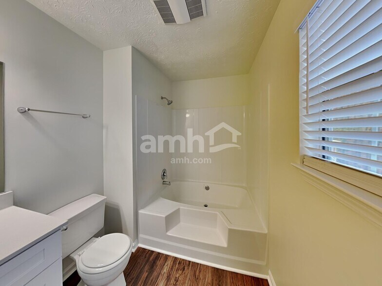 Building Photo - 6028 Woodcreek Dr