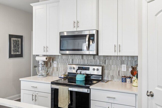 Building Photo - Beautifully maintained and now available as a rental for the very first time!