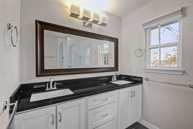 Building Photo - 10303 Greenwillow Dr
