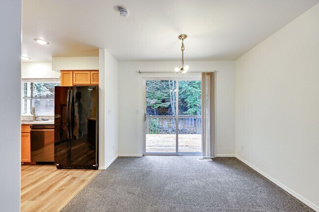 Building Photo - Nice Kingston Home
