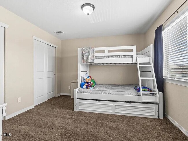 Building Photo - 5525 Valley Cedar Dr