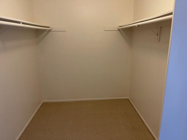 Building Photo - Furnished Tri-Level Townhome | 3BR/3BA | P...