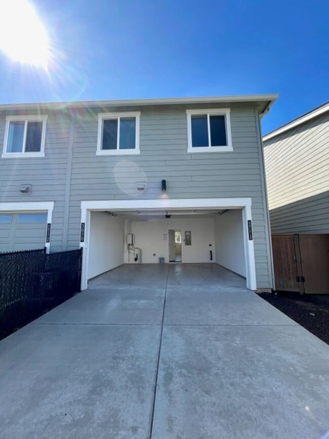 Building Photo - 3070 NE Terreo Pl