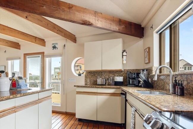 Building Photo - 164 Bora Dr