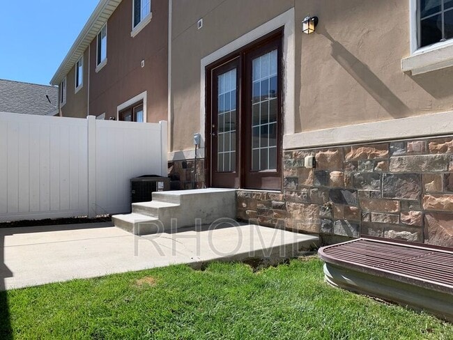 Building Photo - 13567 Florenza Way