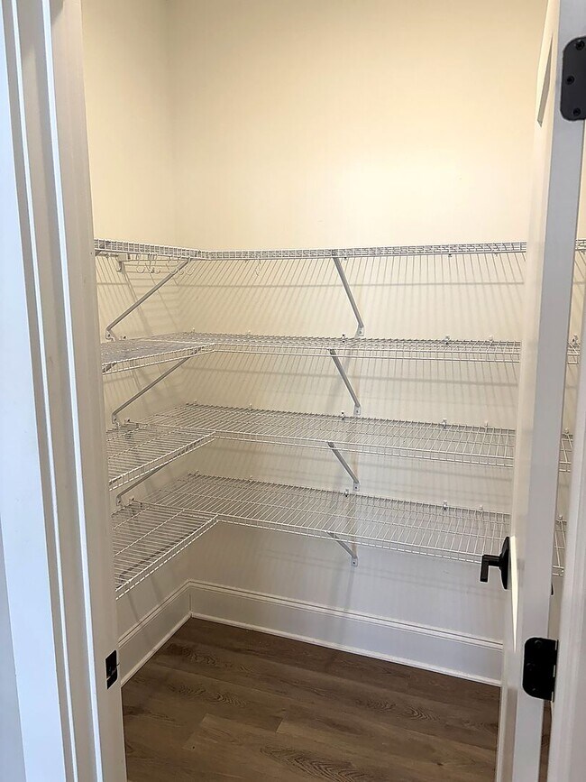 Building Photo - Brand New End-Unit Townhome | 3 BR/2.5BA | 1-Car Garage | Near Downtown Mooresville