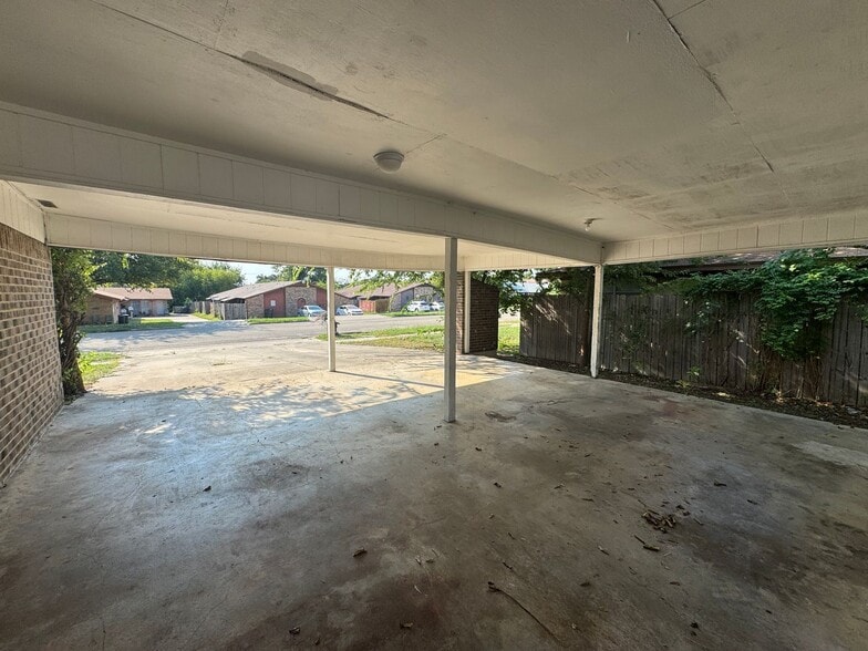 Building Photo - 2211 Wheeler Ave