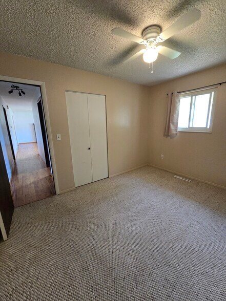Building Photo - 403 Greenway Dr