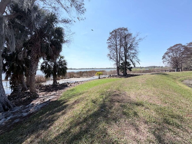 Building Photo - 2 Bedroom Lakeview Winter Haven Home Now Available for Rent!