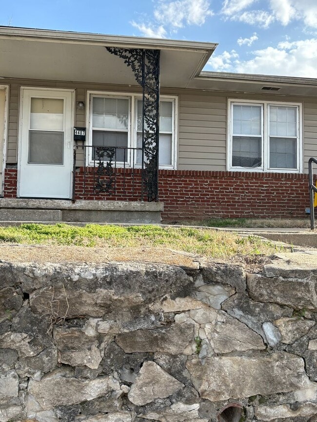 Building Photo - 4407 E Linwood Blvd
