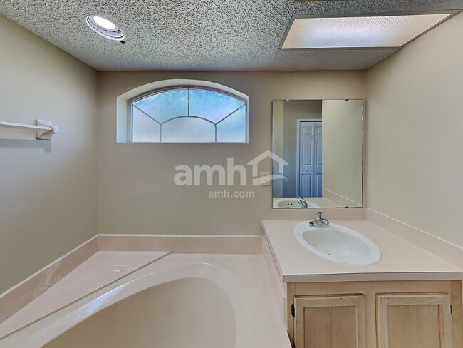 Building Photo - 1851 Burgess Hill Dr E