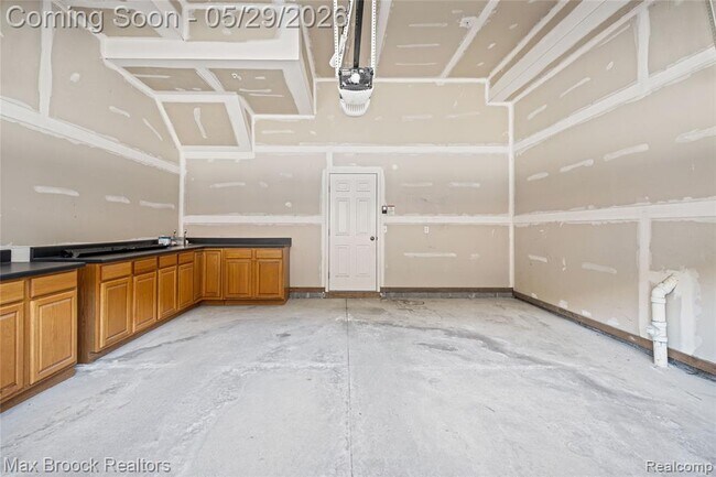 Building Photo - 420 Lewis Ct