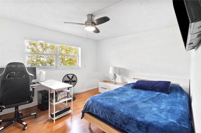 Building Photo - 3600 NE 170th St